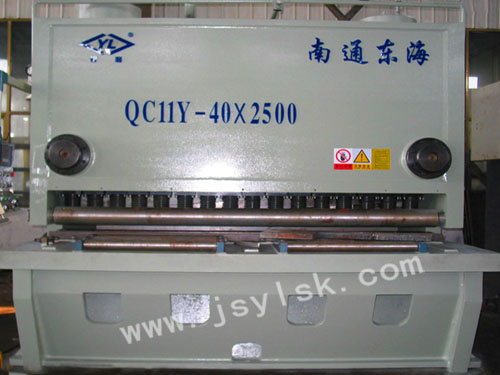 QC11Y-40*2500液(yè)壓閘式剪闆(pǎn)機