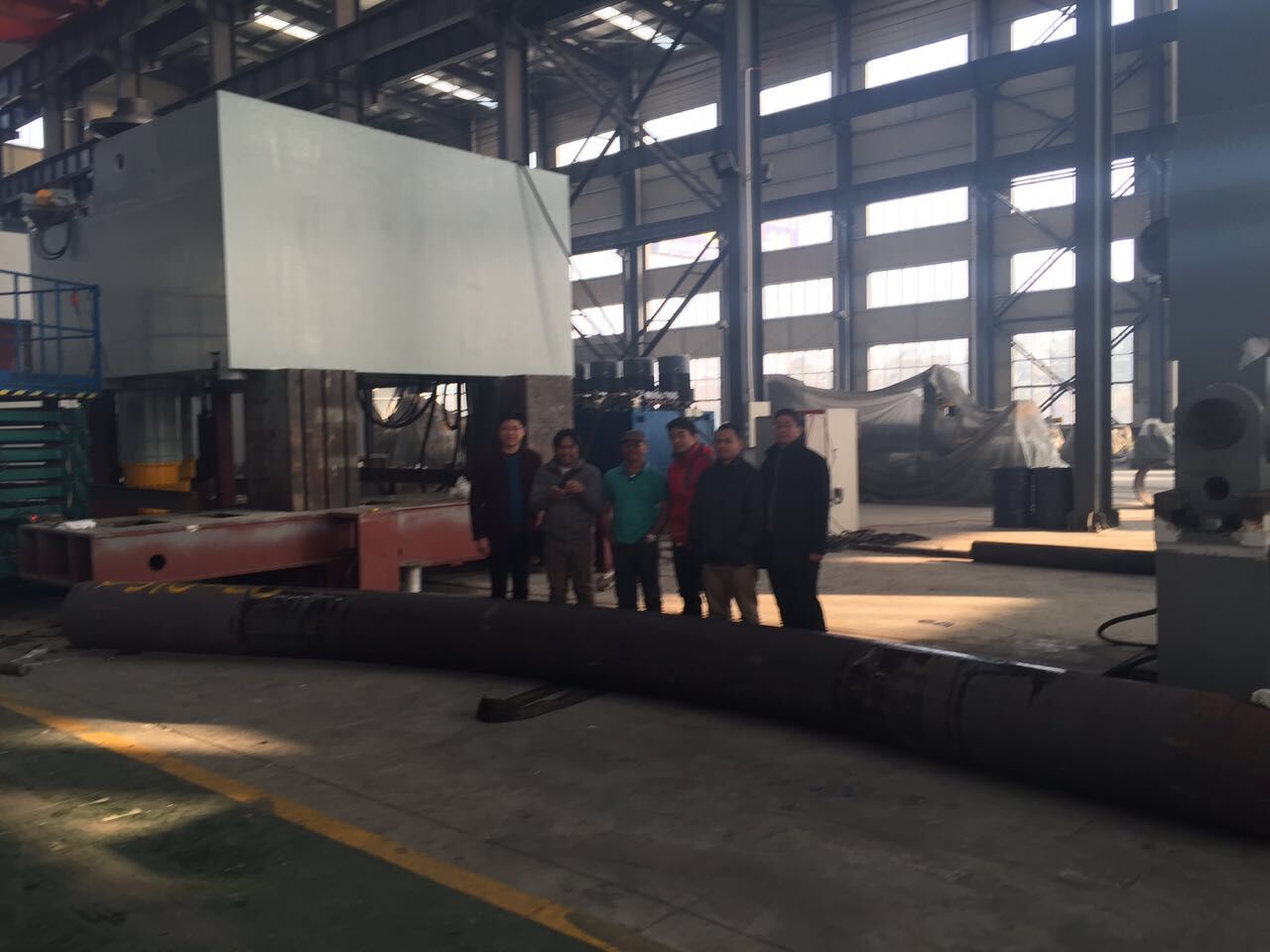 世界最大(da)的型材彎(wān)曲機