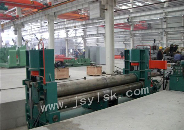 液壓三(sān)輥對稱式卷(juan)闆機