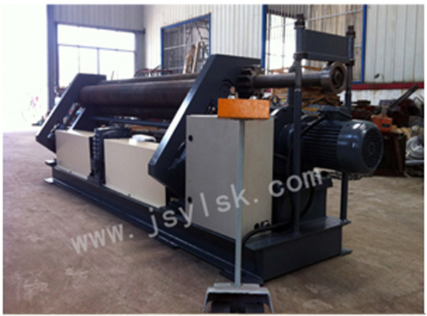 機械三輥(gǔn)非對稱式卷闆(pan)機