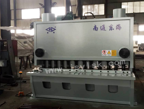QC11Y系列(liè)液壓閘式剪闆(pan)機