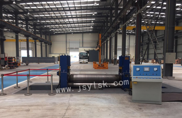 中(zhong)小型上輥萬能(neng)式卷闆機