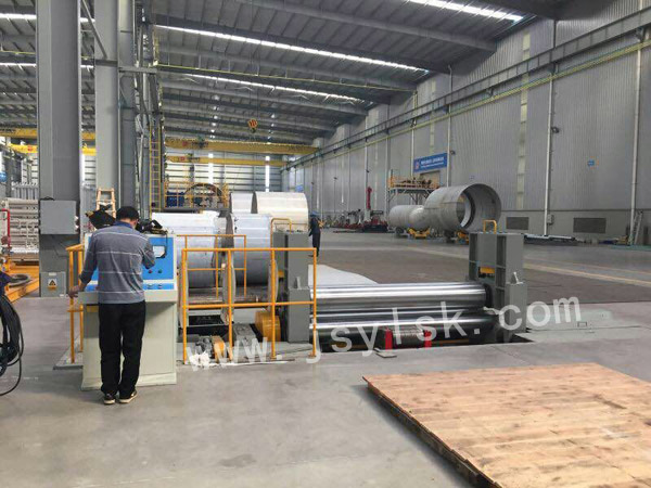 中小型(xíng)上輥萬能(néng)式卷闆機(jī)