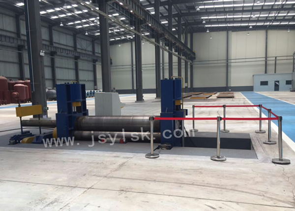 中小型(xíng)上輥萬能式卷(juan)闆機