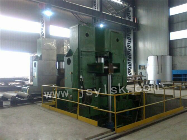 大(dà)型上輥萬能(neng)式卷闆機