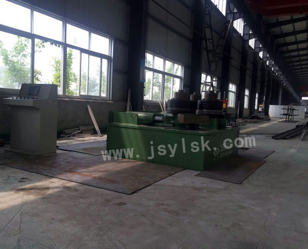 型(xíng)材彎曲(qu)機