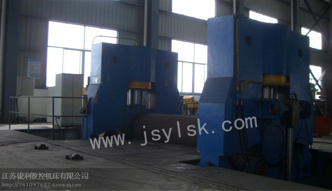 大型上輥萬能(néng)式卷闆機