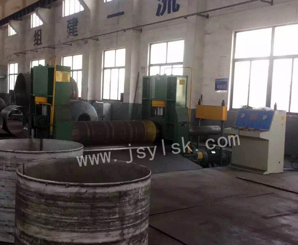 中小型(xíng)上輥萬能式卷(juan)闆機