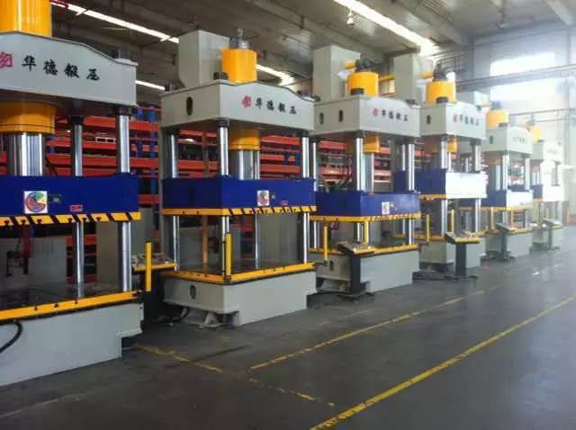 四(sì)柱液壓機(jī)