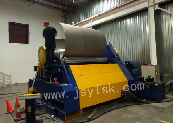 四(si)輥卷闆(pǎn)機