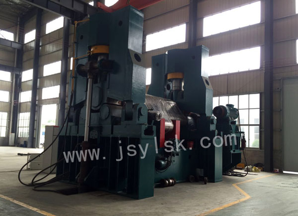 大型上輥萬能(neng)式卷闆機