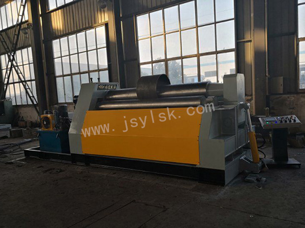 四輥(gun)卷闆機(ji)