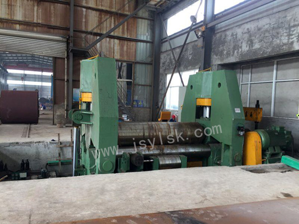 大(dà)型上輥萬(wàn)能式卷闆(pan)機