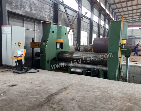 大(dà)型上輥萬(wan)能式卷闆(pan)機