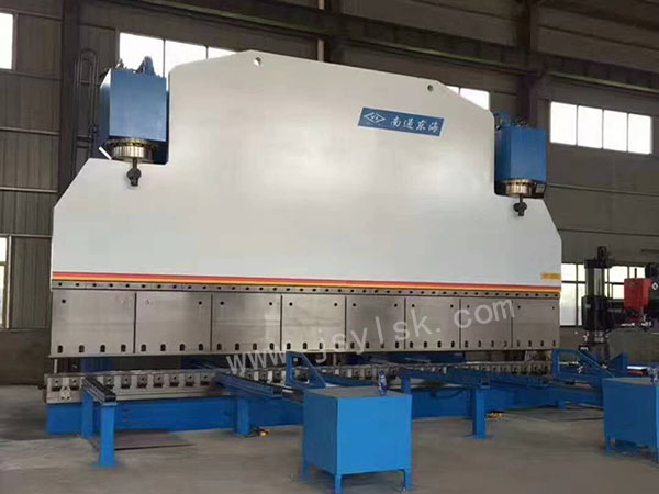 WE67K-1600/8000大(dà)型折彎機