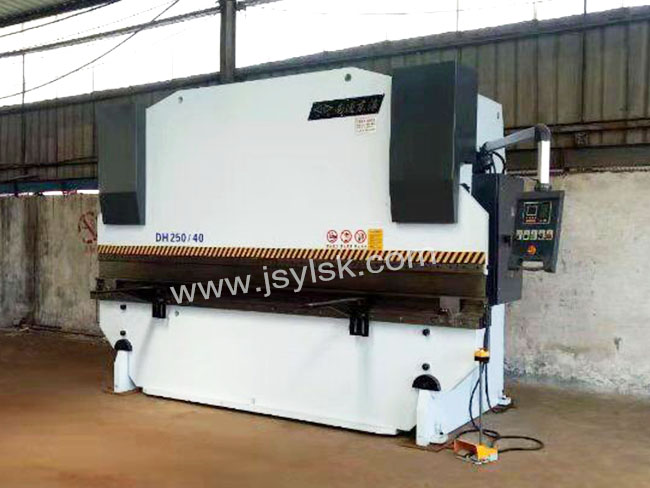 WC67Y-40/2000液壓折(she)彎機