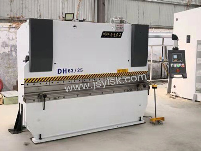 WC67Y-63/2500液壓折(shé)彎機