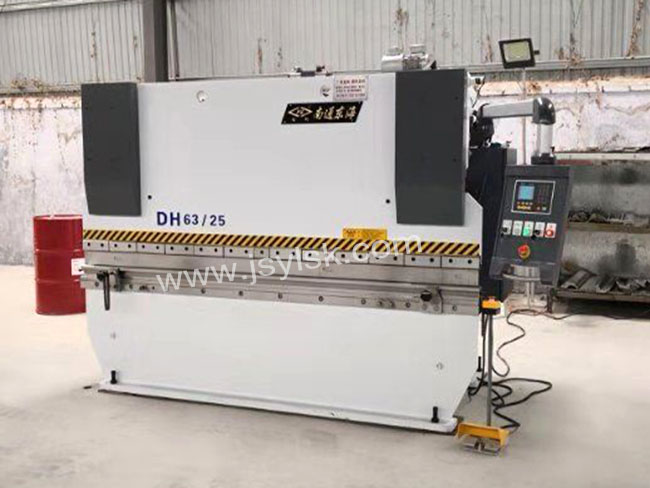 WC67Y-63/2500液(ye)壓折彎(wān)機