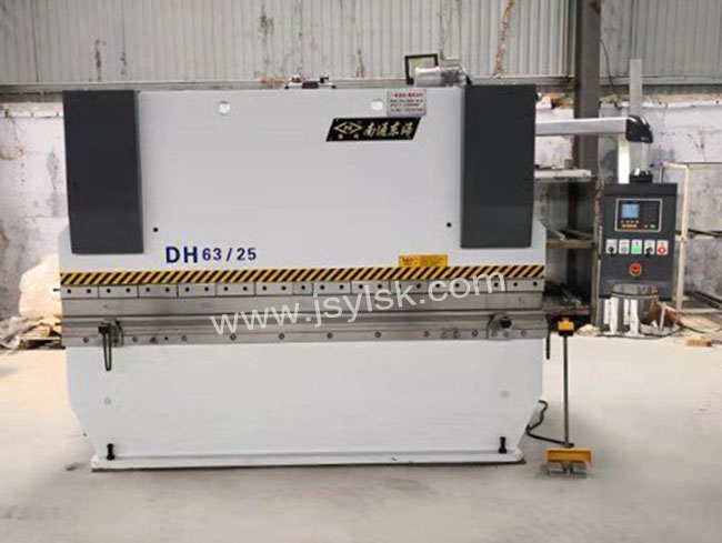 WC67Y-63/2500液壓折彎(wān)機