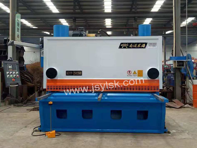QC11Y-25*2500液壓剪(jiǎn)闆機