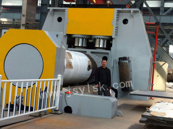 水平下調式卷(juan)闆機