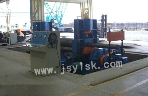 中(zhong)小型上輥萬能(neng)式卷闆機